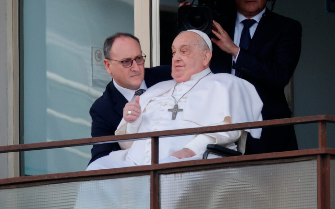 El papa Francisco agradece el apoyo tras su hospitalización y regresa al Vaticano