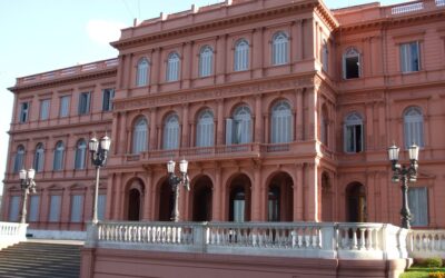 El Gobierno faculta a los ministerios a prorrogar contratos laborales, pero impide que ingresen nuevos empleados