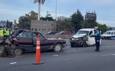 Choque fatal en la autopista Panamericana: murió un hombre de 84 años y hay dos heridos graves