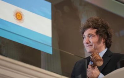 El riesgo país cae y busca ahora quebrar los 900 puntos