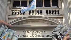Otro paso hacia el desarme del cepo: facilitan la compra de dólares para las empresas que tengan que cancelar deudas