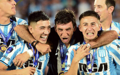 Racing ganó la Copa Sudamericana y lo celebró con una caravana en el Obelisco