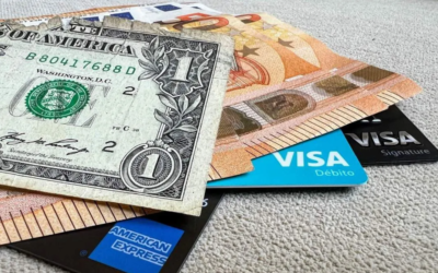 El bimonetarismo avanza: se podrá pagar con tarjetas de débito en dólares