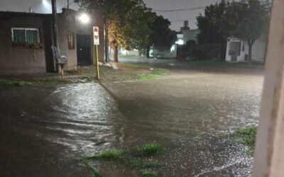 Bahía Blanca bajo el agua: temporal provoca evacuaciones y paraliza la ciudad