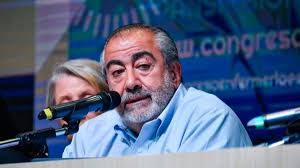 Guerra a cielo abierto: la CGT presentó un amparo judicial contra el DNU de Javier Milei que limita el derecho a huelga
