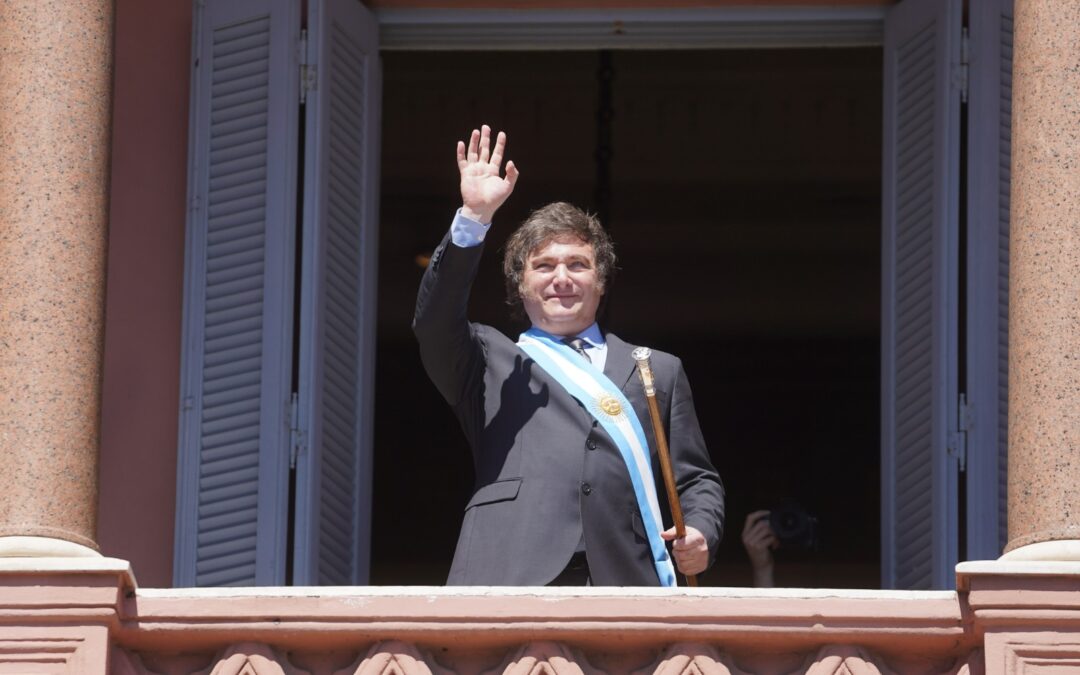 Se ajustó el presupuesto para destinar mayores fondos a sueldos, subsidios y servicios