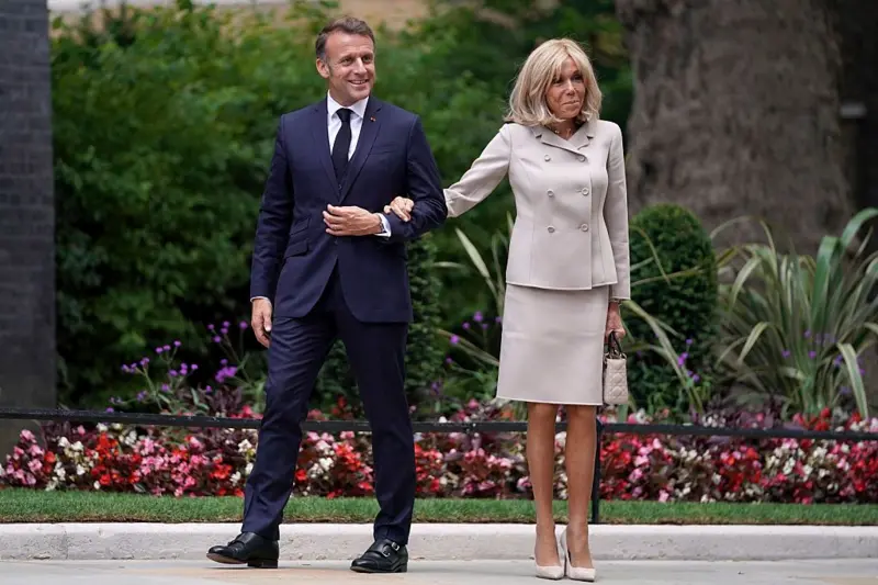 Emmanuel y Brigitte Macron demandan a la influencer Candace Owens en EE.UU. por afirmar que la primera dama francesa nació hombre