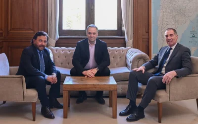 Adorni y Santilli reciben a Gustavo Saénz en Casa Rosada tras los nuevos contactos con gobernadores