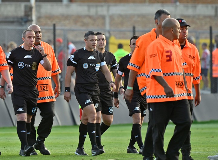 “Te voy a romper todo”: la frase del árbitro Andrés Gariano al DT de Huracán tras las polémicas ante Barracas