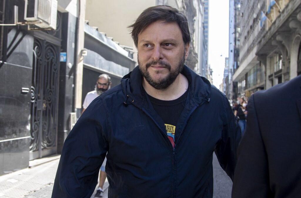 Con ironía, Santoro ironizó sobre el discurso de Milei en Davos y lo comparó con Trump