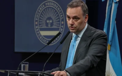 Nueva hipoteca de Adorni: financió otro departamento con dólares de dos particulares