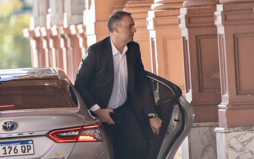 Adorni ultima detalles para la presentación de su declaración jurada en la previa al Mundial 2026