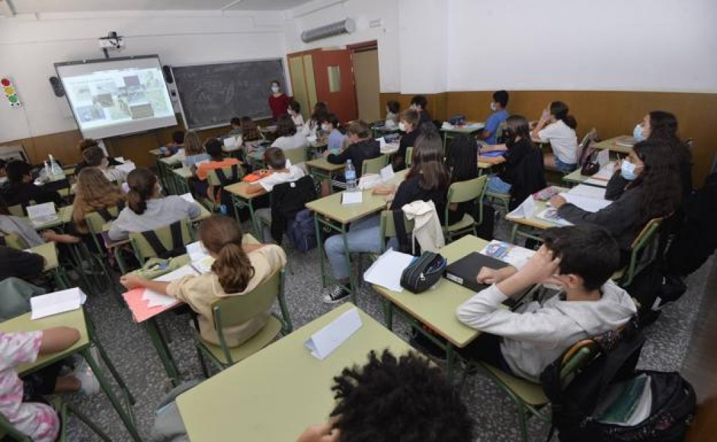 El 75% de los estudiantes argentinos termina la secundaria: ¿qué lugar ocupa el país en la región?