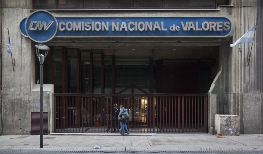La CNV prohíbe el uso de cheques para ingreso y egreso de fondos en el mercado de capitales